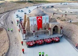 Τουρκία: Μοναστήρι του 12ου αιώνα μεταφέρθηκε με φορτηγό [video]
