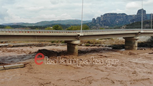 VIDEO | Κίνδυνος κατάρρευσης για τη γέφυρα Καλαμπάκα - Διάβα
