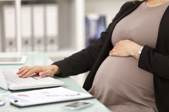 Επίδομα γέννας | Αναδρομικά και για το 2023 τα αυξημένα ποσά